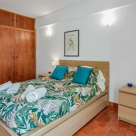 Peaceful Flat In By Lovelystay דירה