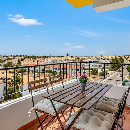Peaceful Flat In By Lovelystay Lagos