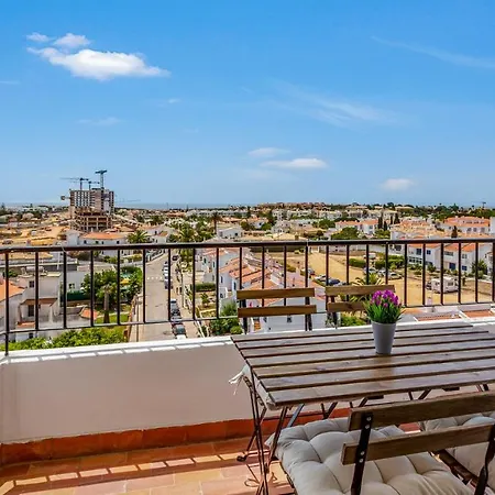 Apartman Peaceful Flat In By Lovelystay *