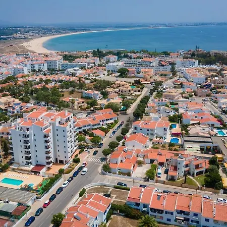 Apartman Peaceful Flat In By Lovelystay *